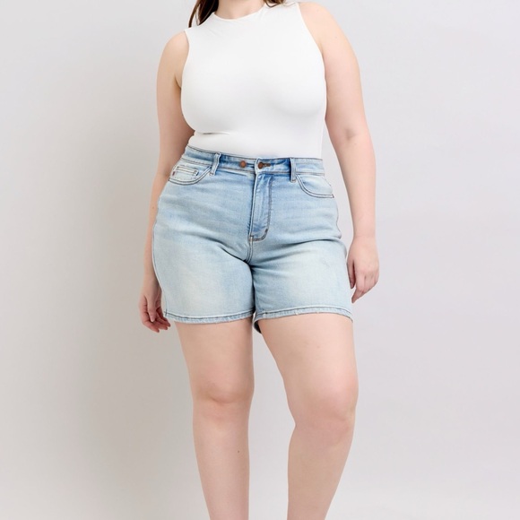 Judy Blue Full Size 2 Button Denim Shorts with Pockets Plus Size - Picture 7 of 16